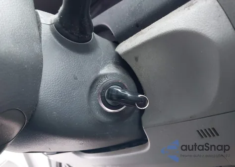 2010 Toyota Camry Xle z USA, uszkodzony, nr VIN 4T4BF3EK3AR058960